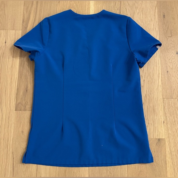 FIGS women's Royal Blue Catarina One-Pocket Scrub Top - Size XS - Picture 3 of 4